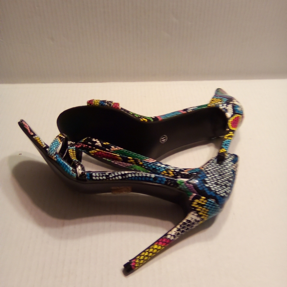 Bold Blue and Yellow High Heels NEW NOT TAG UNBRANDED 5 INCHES HEELS - Picture 7 of 10